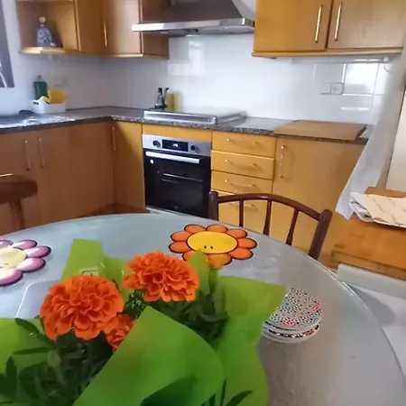 Apartman Happy Nest In Village Pals